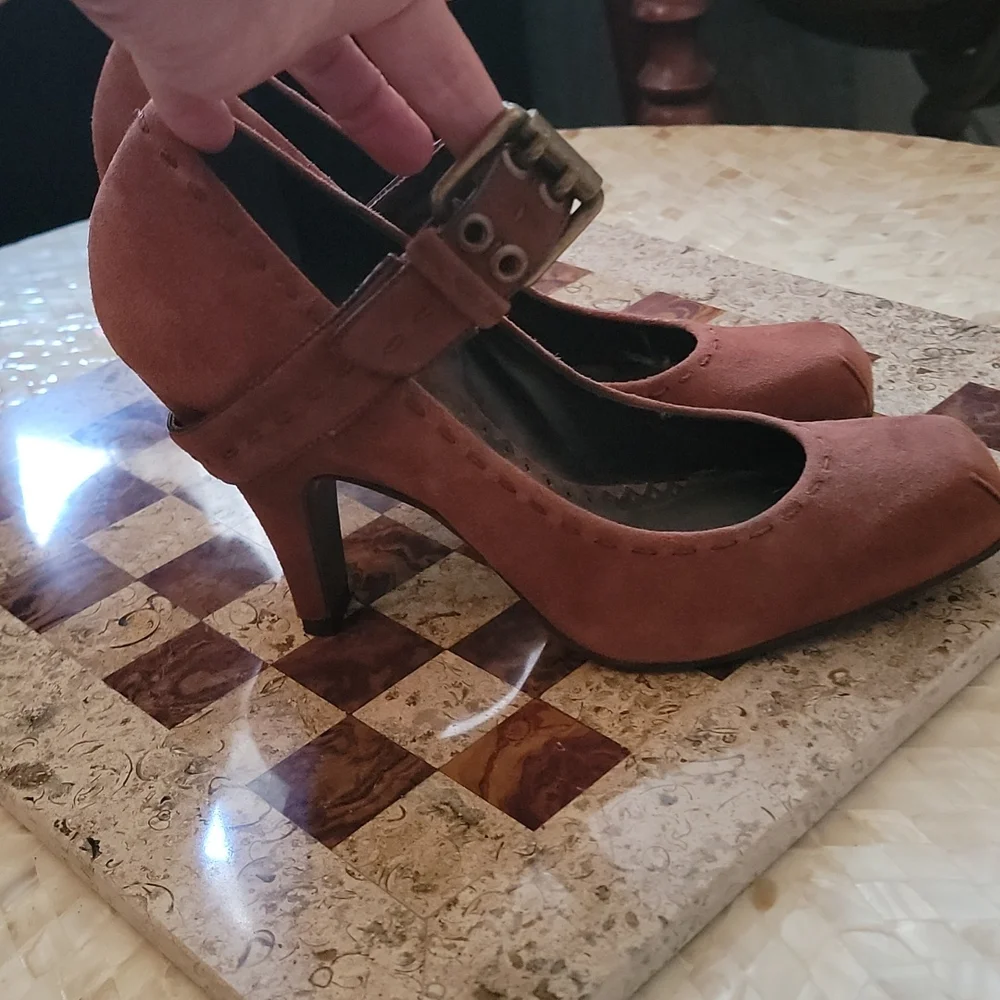 Vince Camuto - Picture 5 of 8